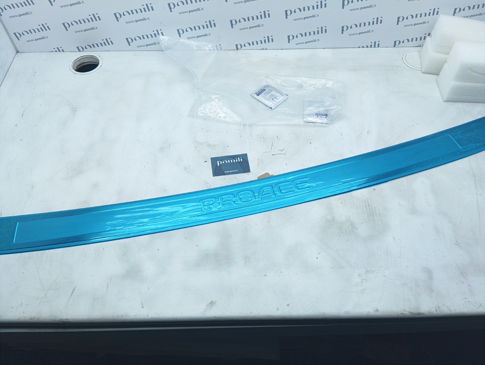 Pomili Rivestimenti interni e parti interne Protezione cromata vano carico posteriore Toyota ProAce nuova PZ4L1H0542-00