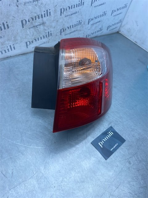Pomili Fanaleria Fanale posteriore destro Ford Focus CB8 parte esterna