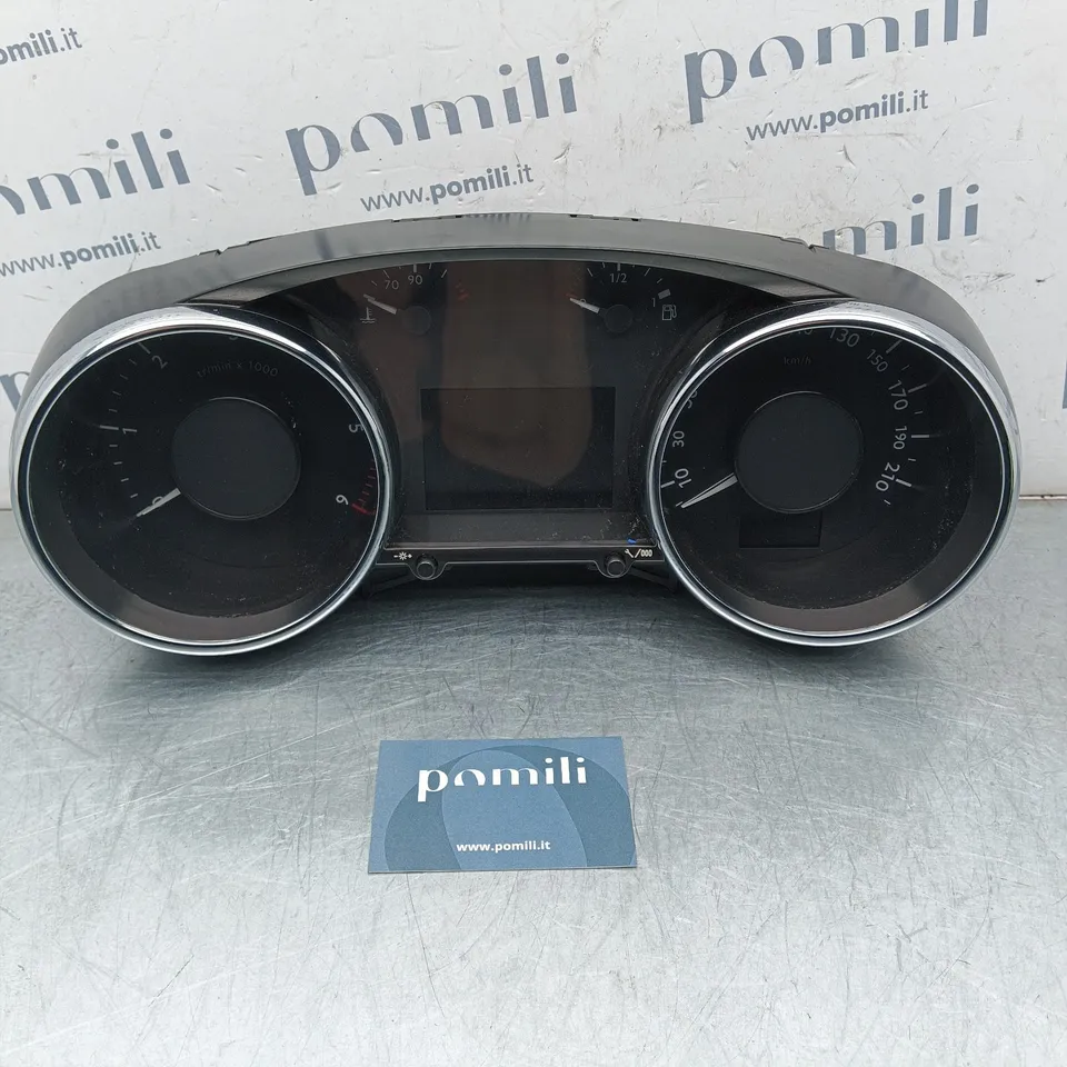 Pomili Rivestimenti interni e parti interne Peugeot 5008 1 serie quadro strumenti usato