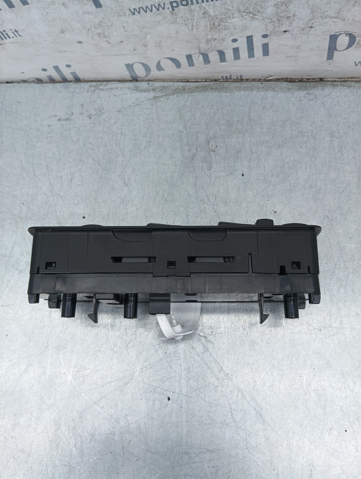 Pomili Rivestimenti interni Pulsantiera alzacristalli Mercedes-Benz Classe B W245 41YT9039 usata