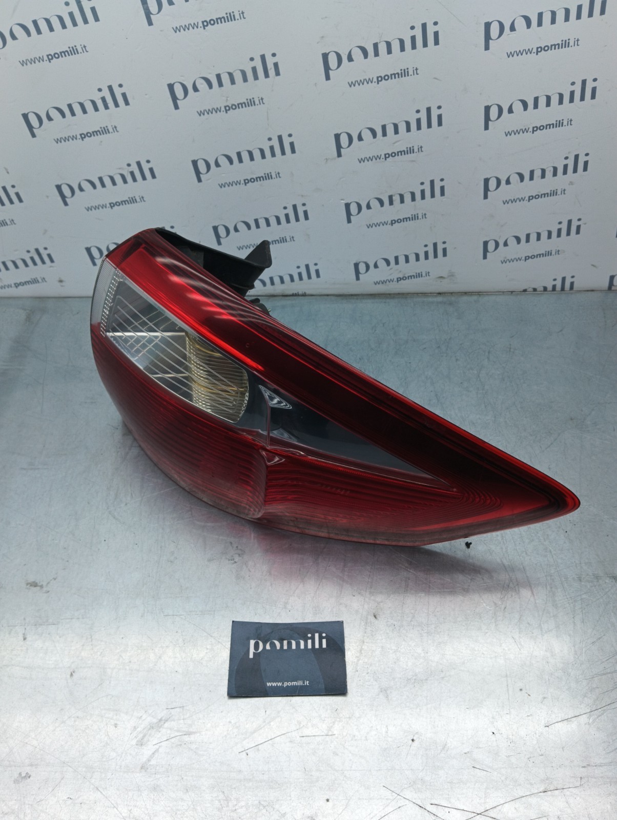 Pomili Fanaleria Ford C-Max (2010-15) 89502670 fanale posteriore destro usato