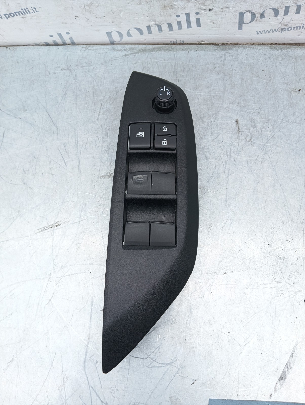 Pomili Rivestimenti interni e parti interne Toyota Yaris 4 pulsantiera sinistra