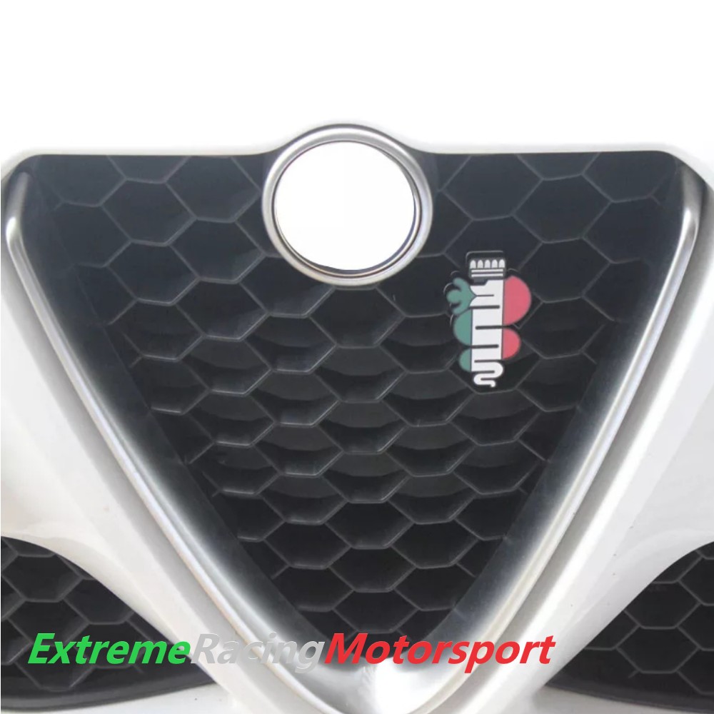 Xtreme Racing Decorazioni Auto e Adesivi Stemma in Metallo Bordo Black Biscione Tricolore, fissaggio con kit