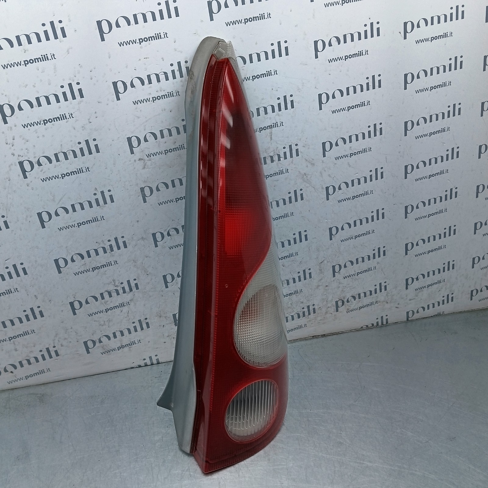Pomili Fanaleria Toyota Yaris Verso fanale posteriore destro usato