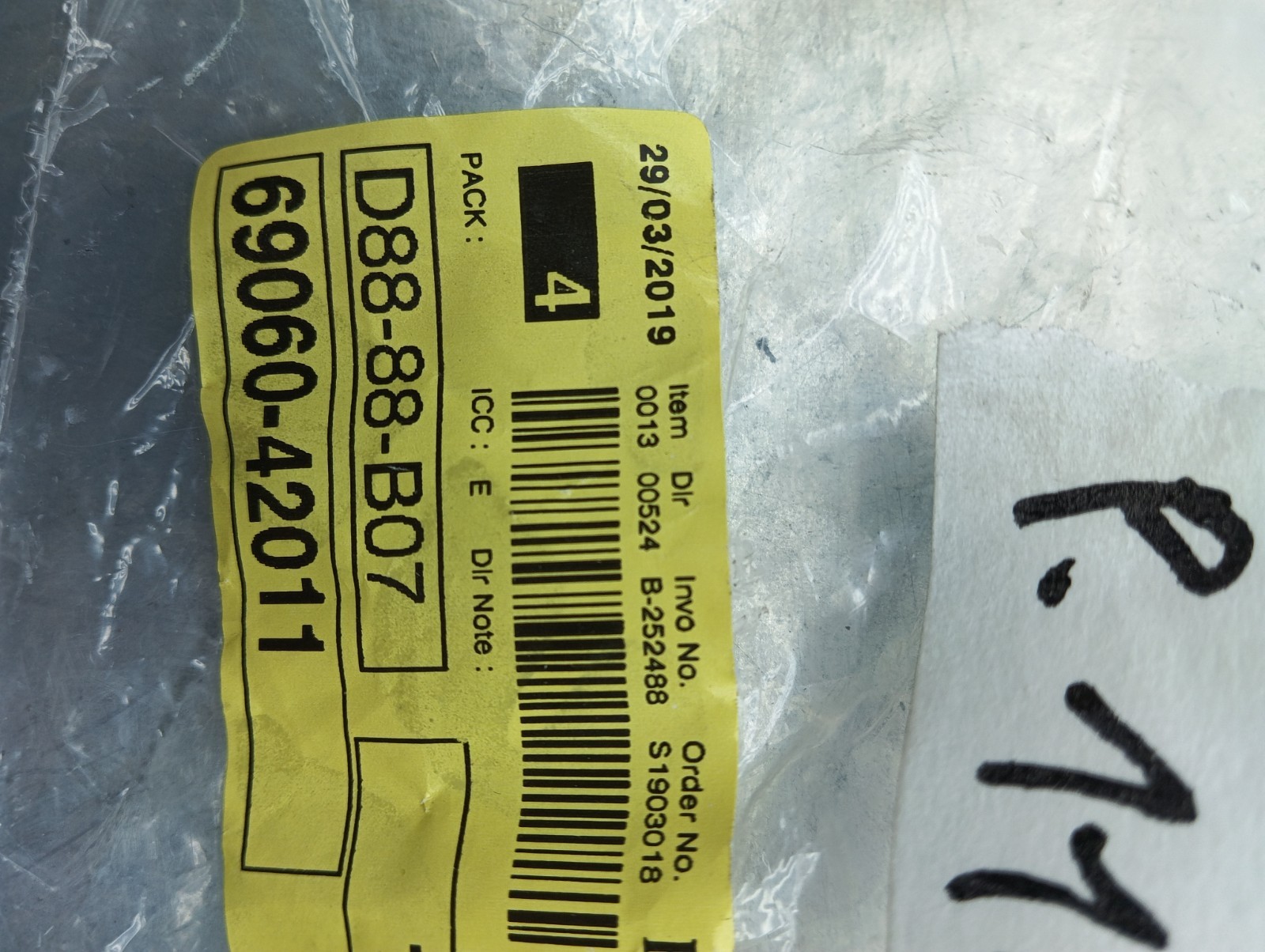 Pomili Lamierati esterni Serratura portiera posteriore sinistra Toyota RAV4 69060-42011 nuova
