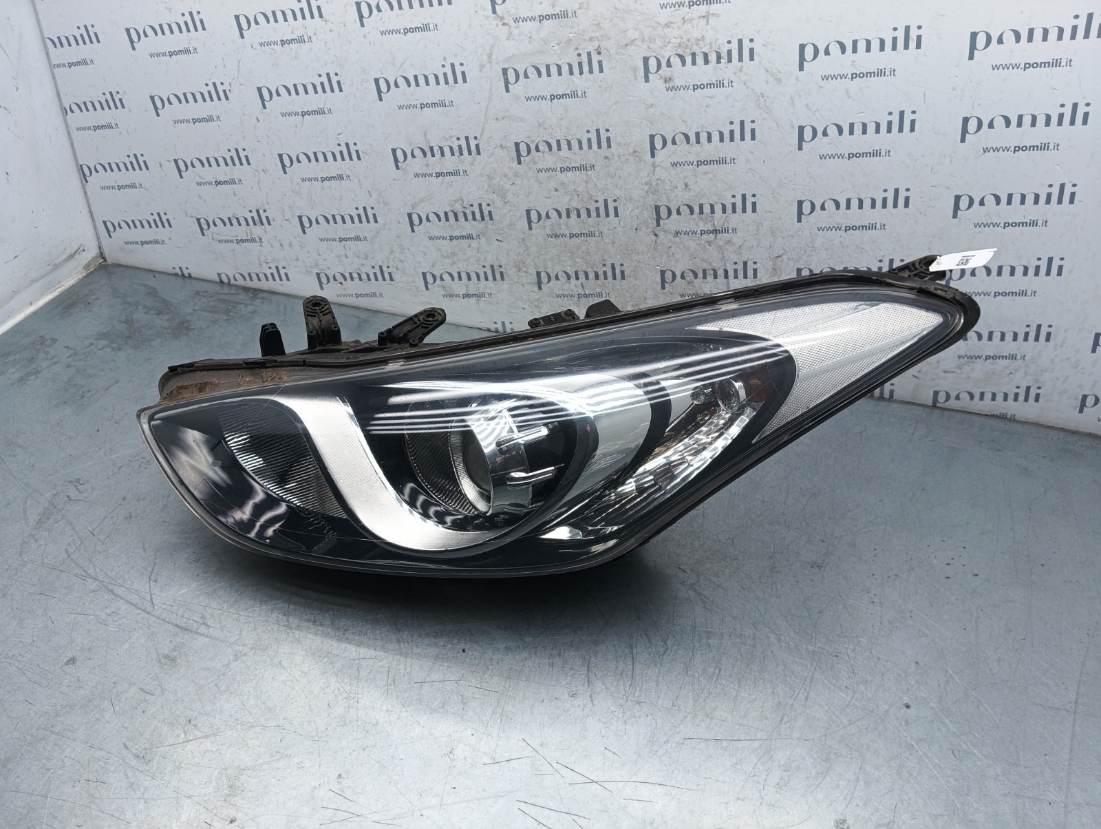 Pomili Fanaleria Faro anteriore sinistro Hyundai I30 92101-A6100 usato