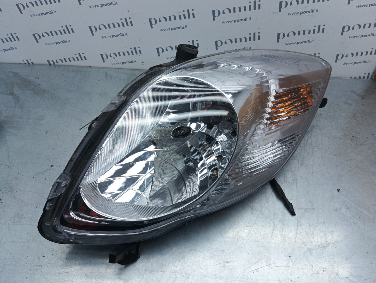 Pomili Fanaleria Toyota Yaris 312-11B9R faro anteriore destro usato