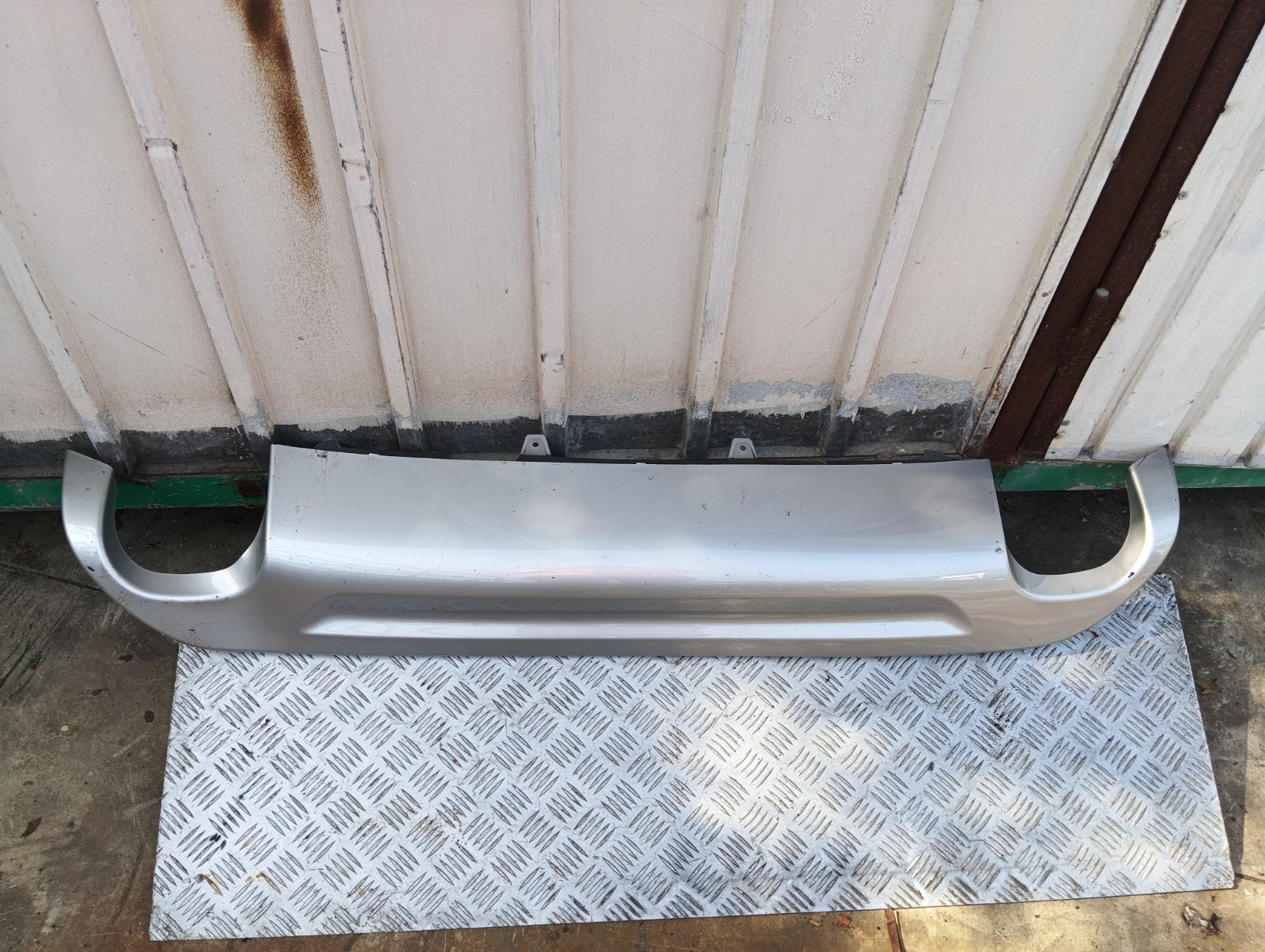 Pomili Paraurti posteriore Modanatura paraurti posteriore Volvo XC-70 2009-2013 30779543 nuova