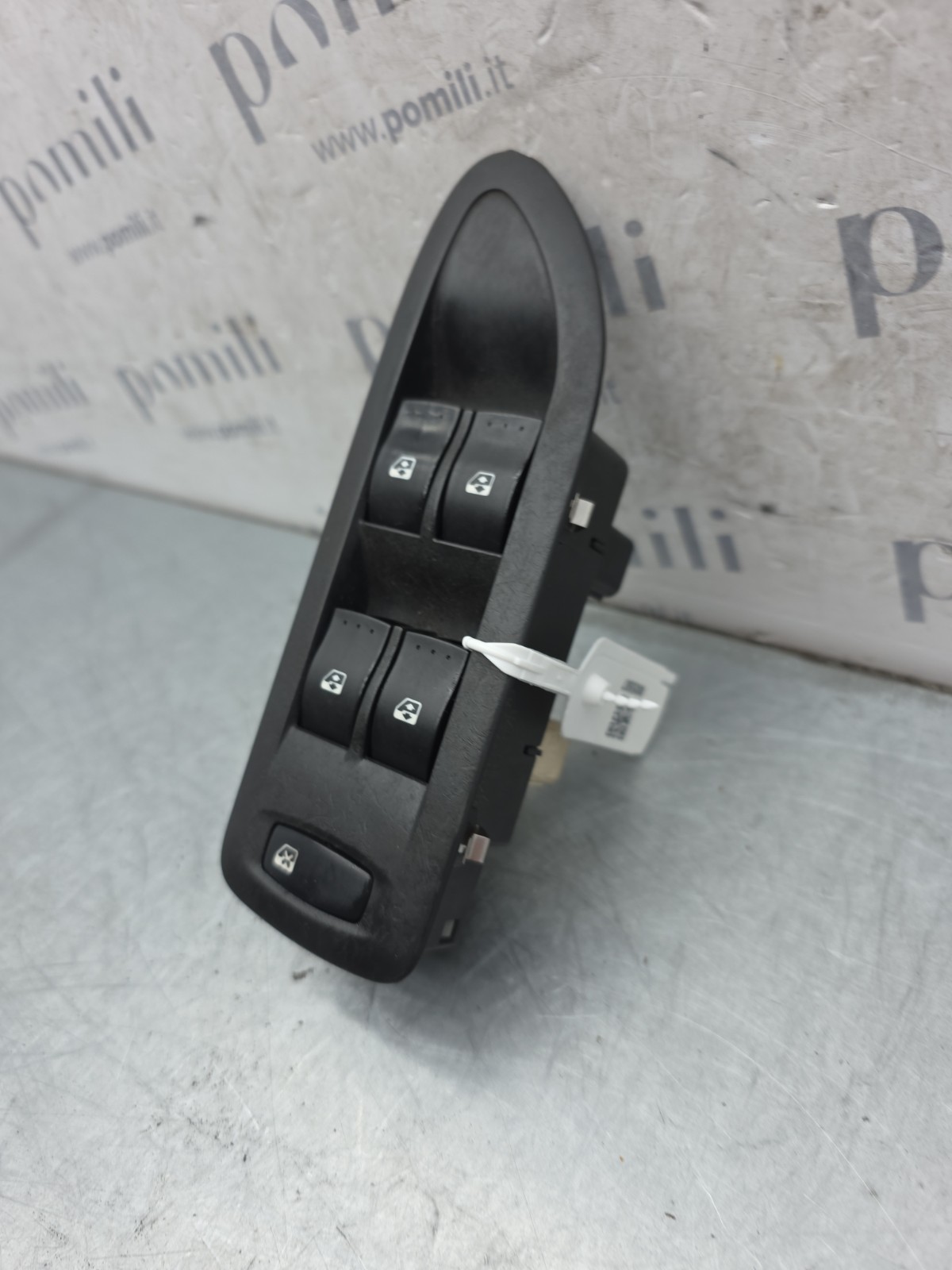 Pomili Rivestimenti interni e parti interne Pulsantiera anteriore sinistra Renault Laguna II 8200397299B usata