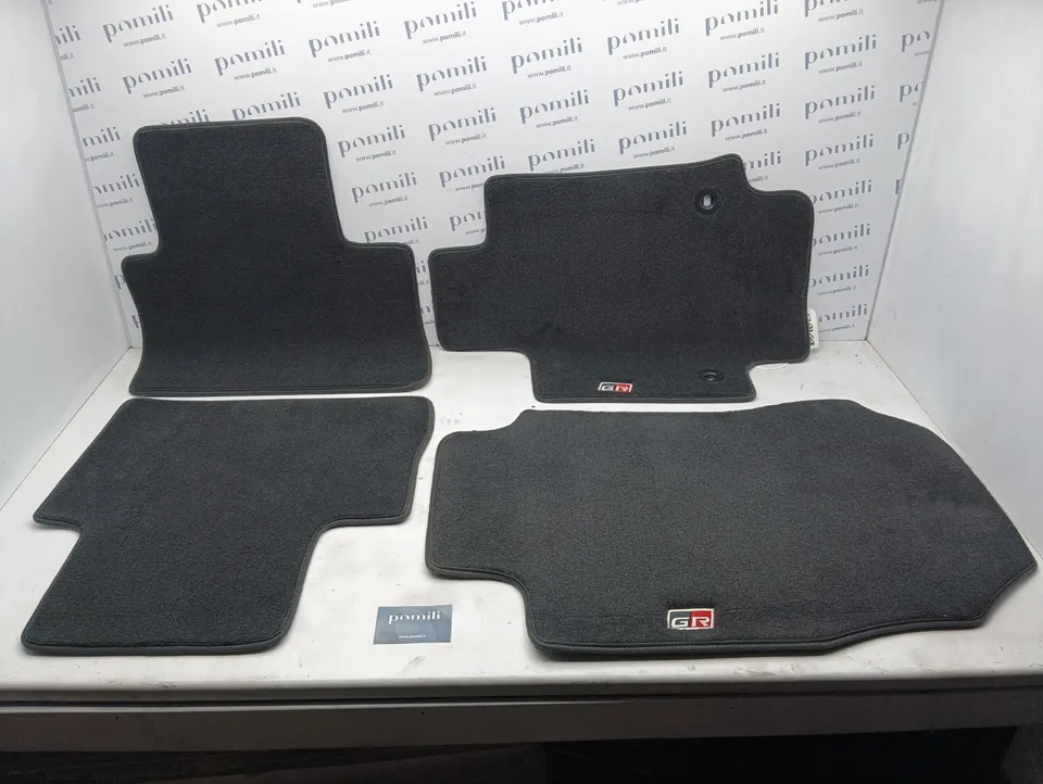 Pomili Rivestimenti interni e parti interne Kit tappetini Toyota RAV-4 GR PW210-42061 originale