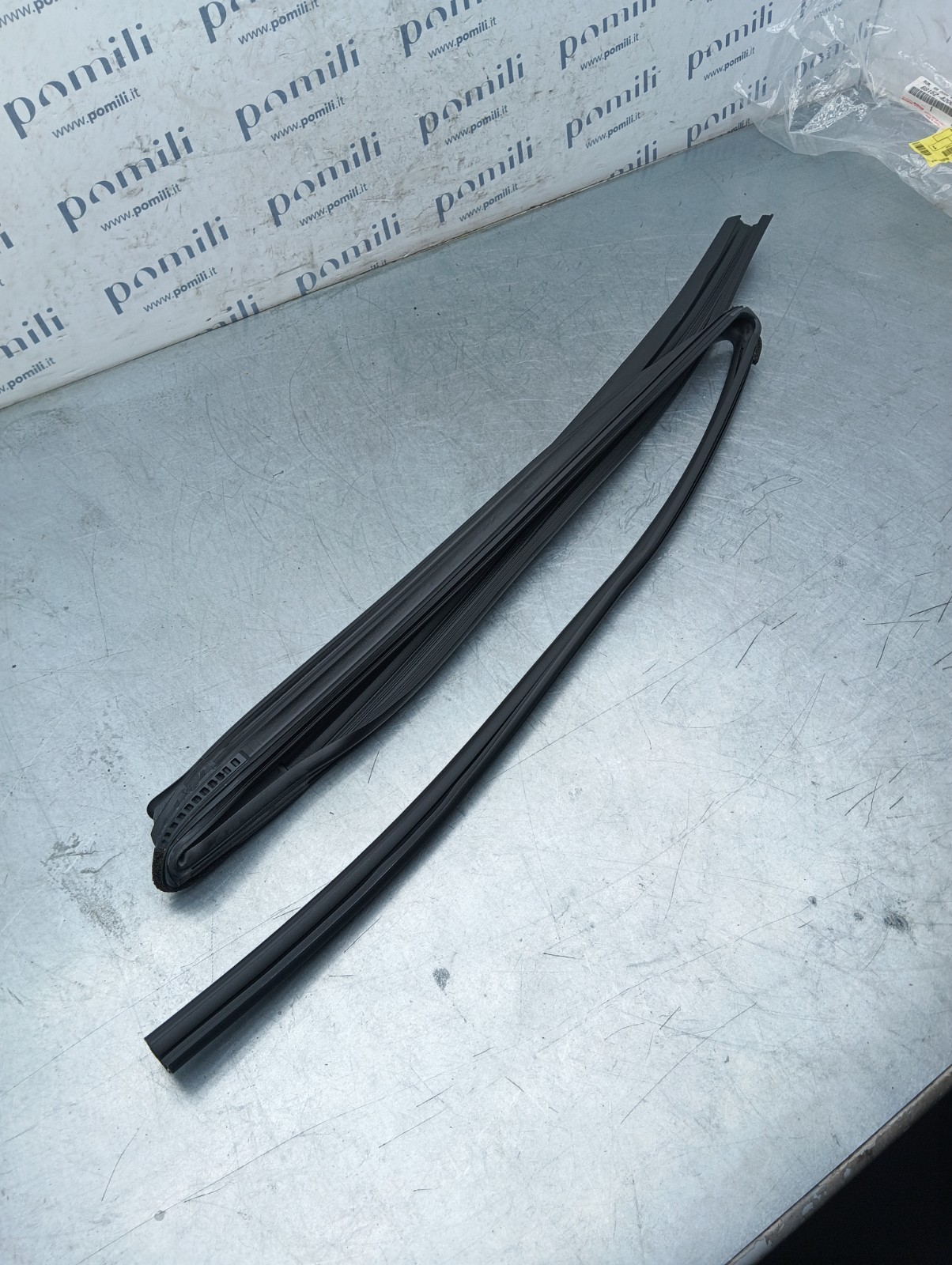 Pomili Lamierati esterni Guarnizione vetro porta Toyota RAV4 68152-42061