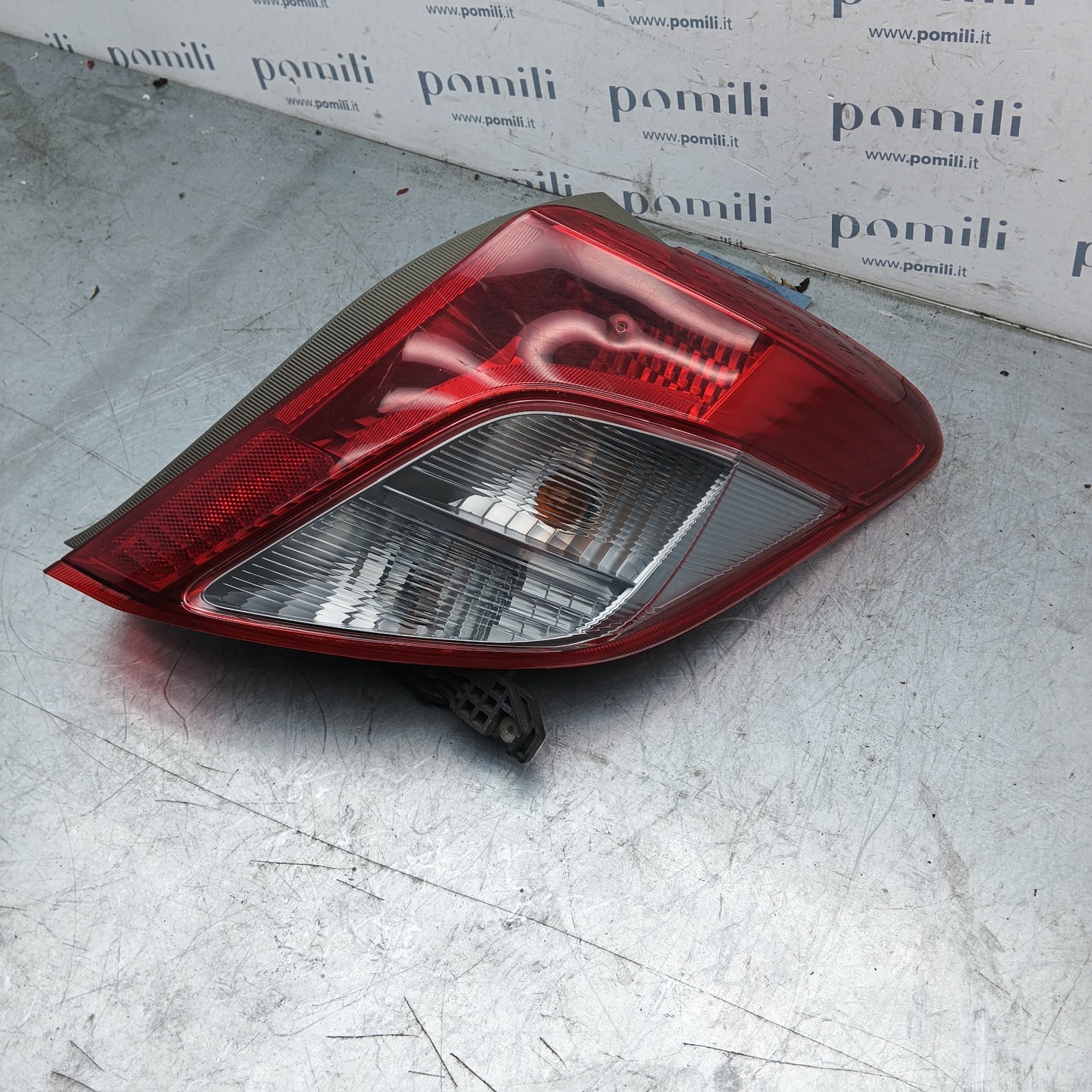 Pomili Fanaleria Fanale posteriore destro Toyota Yaris III 81551-0D370 usato