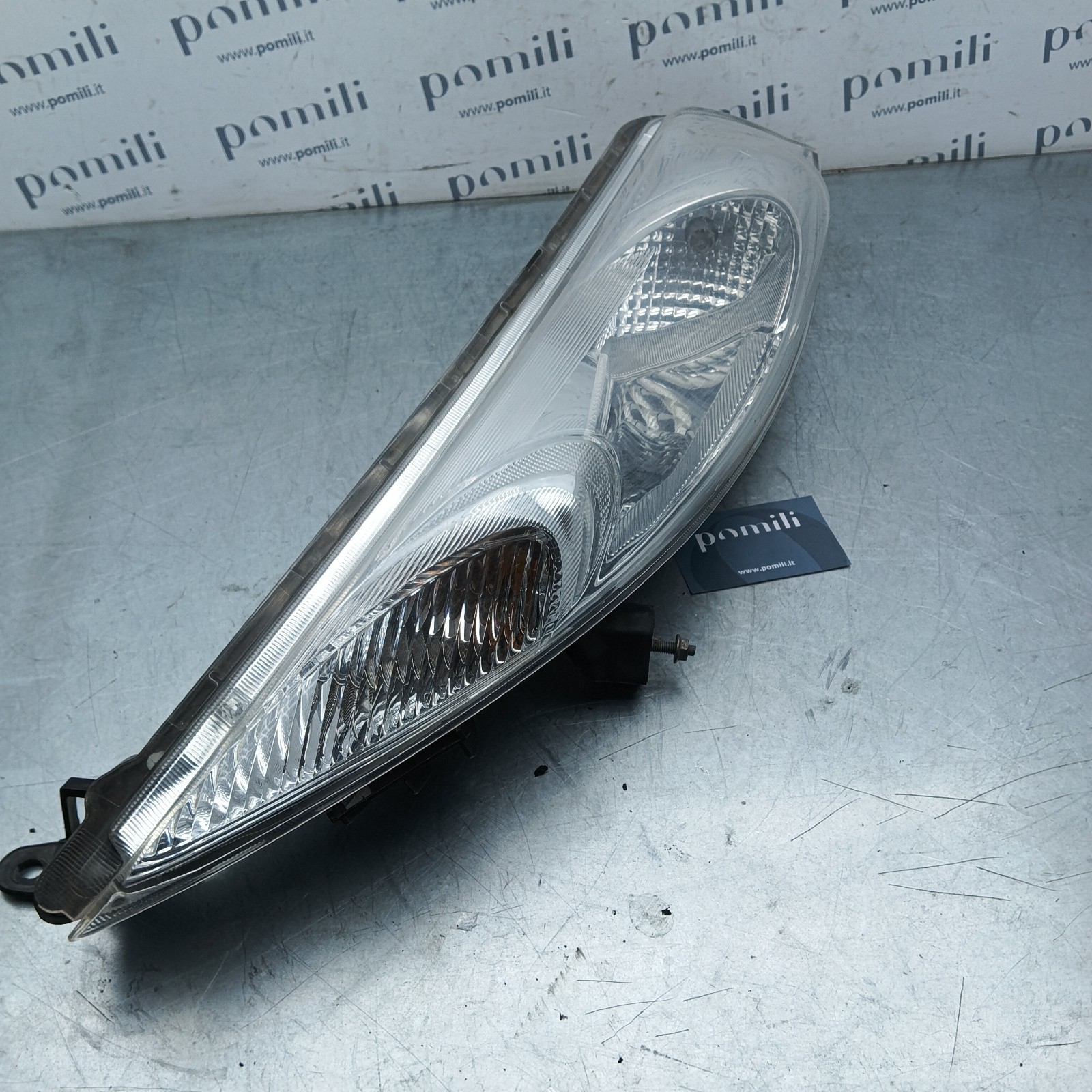 Pomili Fanaleria Nissan Juke 1ª Serie F15 261201KL0C faro sinistro usato