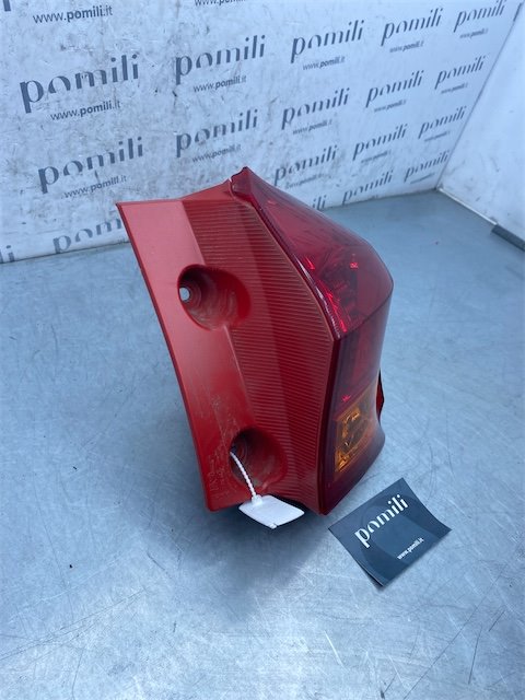 Pomili Auris (11/12-) fanale posteriore esterno destro