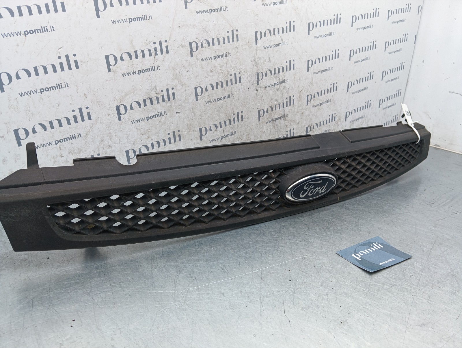 Pomili Lamierati esterni Griglia frontale Ford Fiesta (2002-2008) 2S61-8A133-BW usata