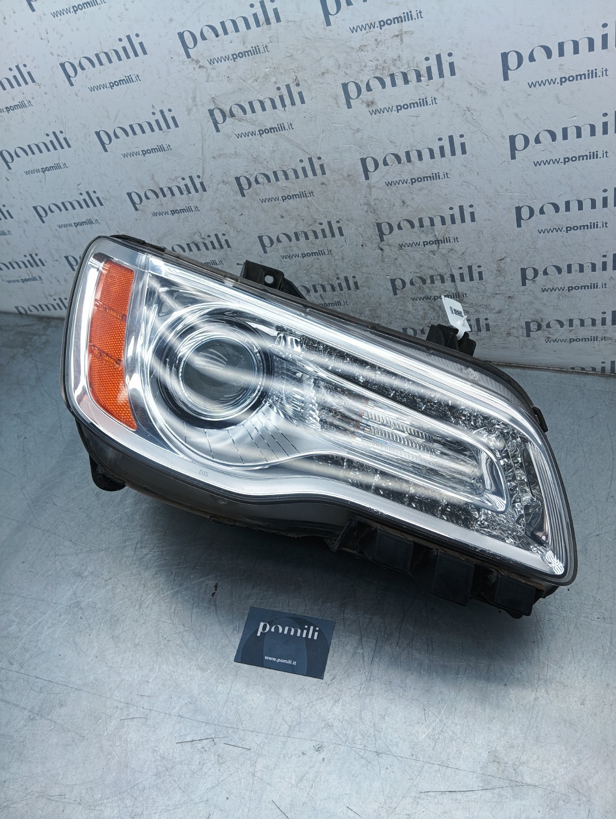 Pomili Fanaleria 68042154AD Lancia Thema faro anteriore destro LED usato