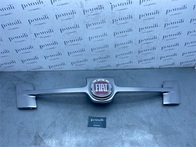 Pomili Lamierati esterni stemma anteriore Fiat Freemont