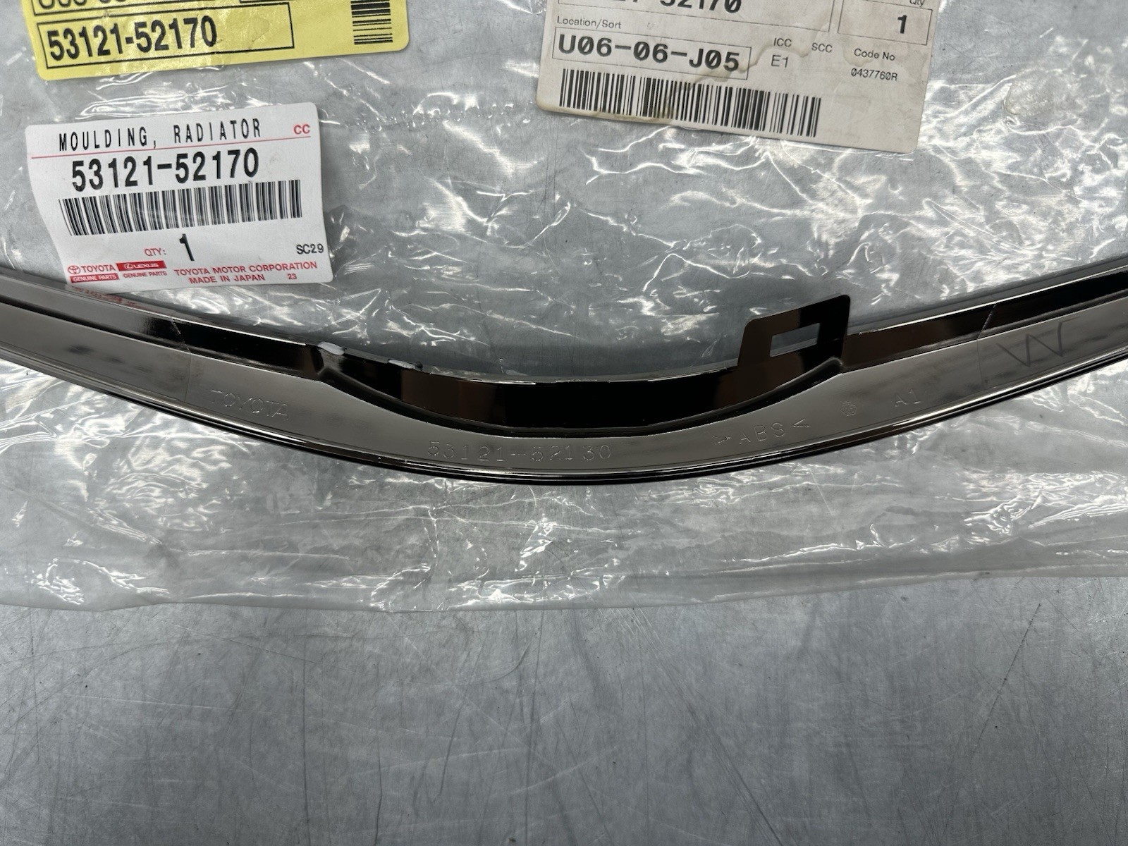 Pomili Lamierati esterni Toyota Yaris 53121-52170 modanatura griglia nuova
