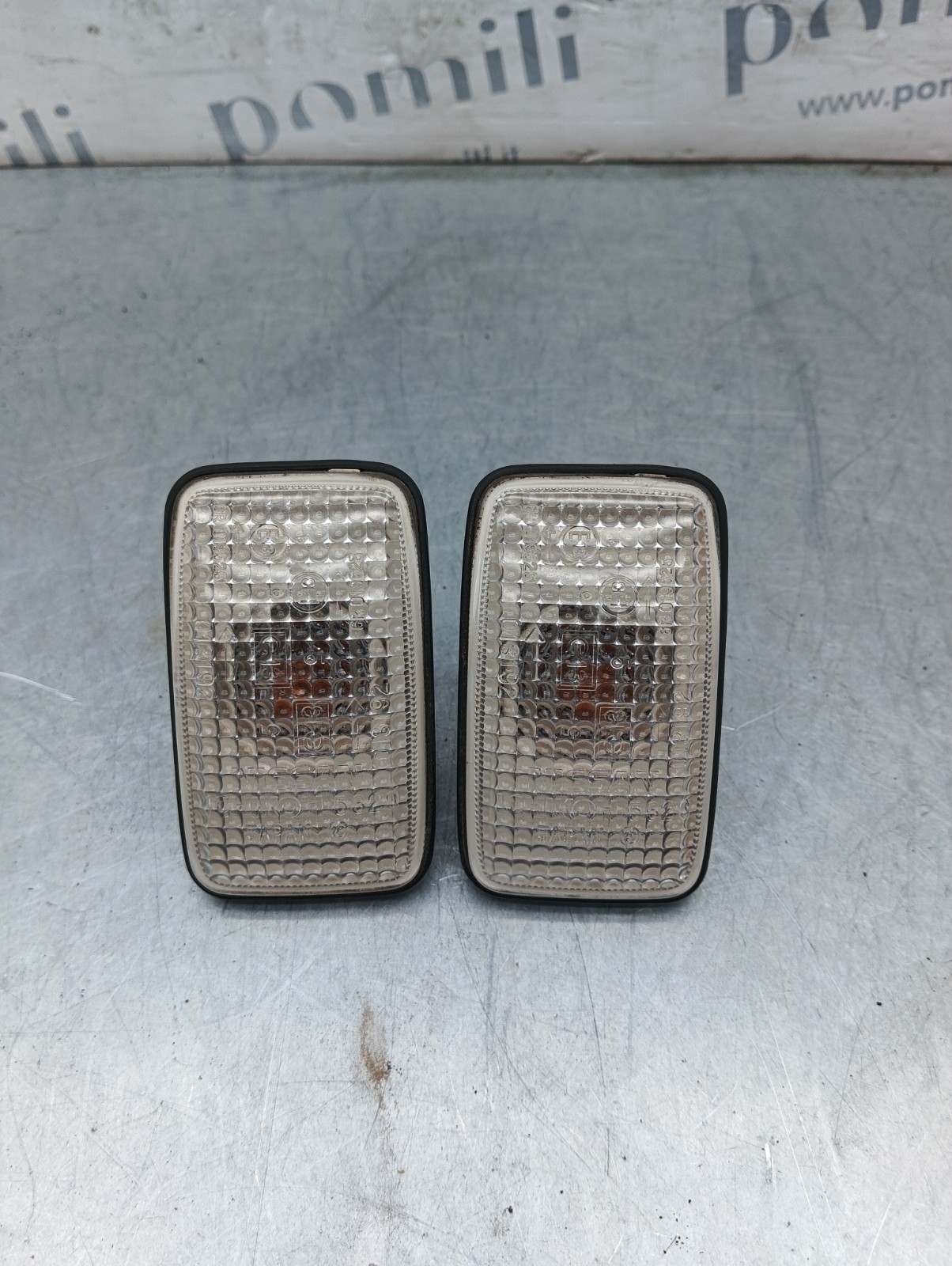 Pomili Fanaleria Nissan X-Trail set 2 frecce anteriori parafango 019525 usate