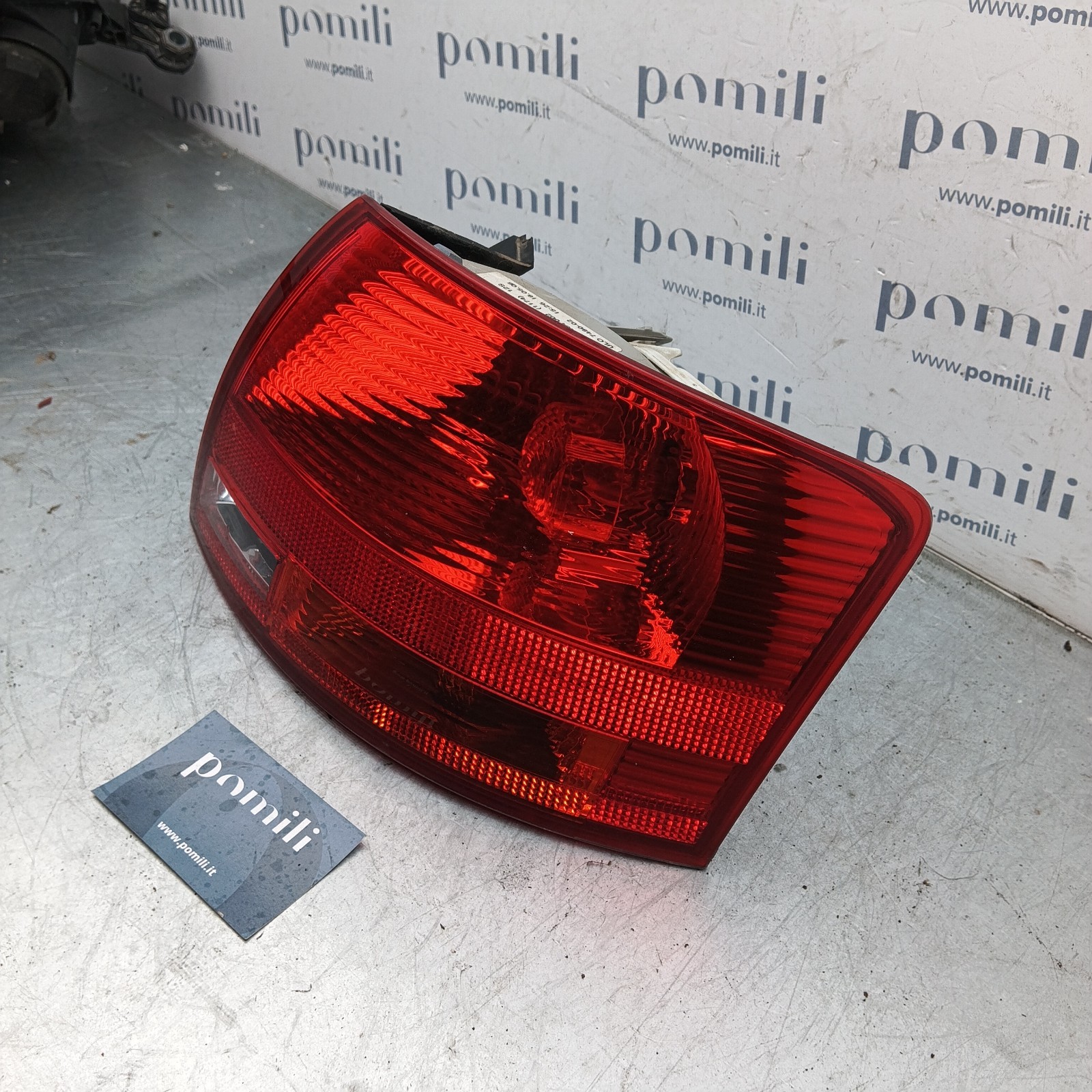 Pomili Fanaleria Fanale posteriore esterno destro Audi A4 Avant B7 8E9945096E usato