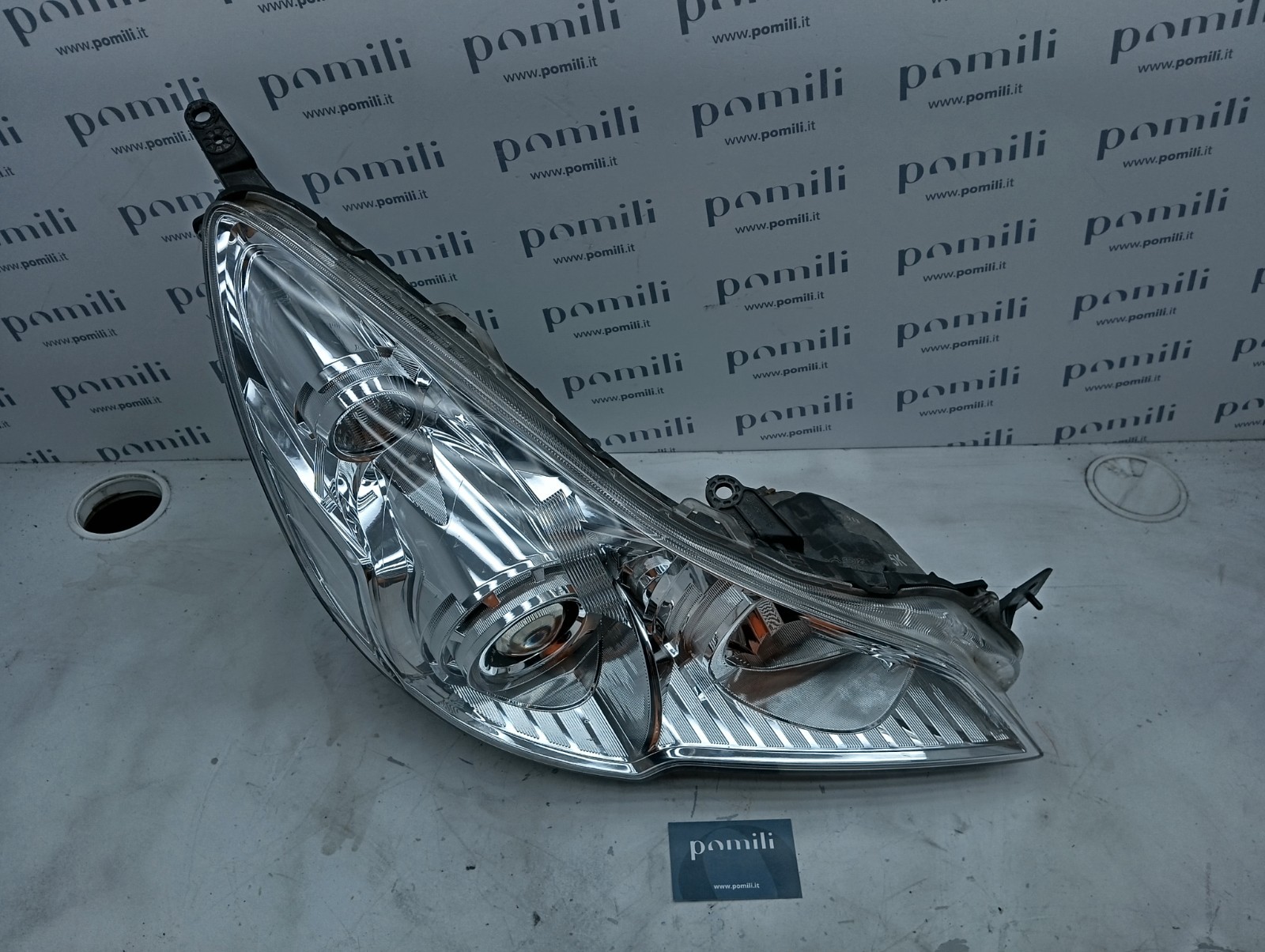 Pomili Fanaleria Subaru Outback faro anteriore destro usato 10020064