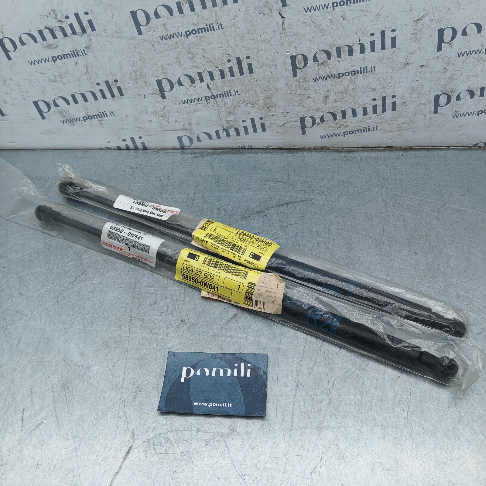 Pomili Sterzo e ammortizzatori Coppia pistoncini portellone Toyota Yaris I 68950-0W641 nuovi