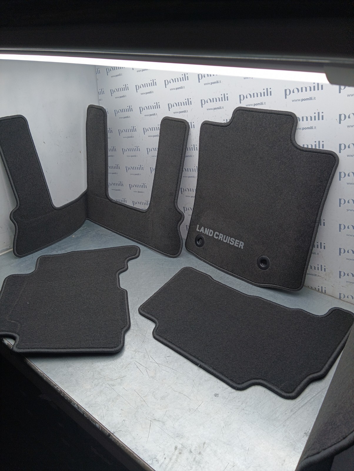 Pomili Rivestimenti interni Set tappetini Toyota Land Cruiser J150 PZ410-J2352-FA completo
