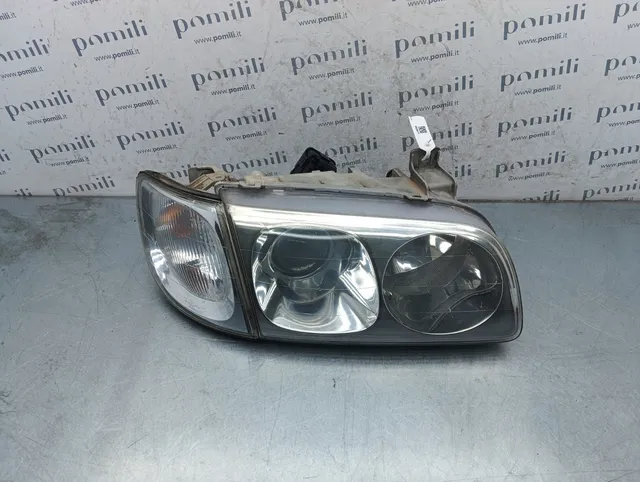 Pomili Fanaleria Hyundai Traject 92102-3AXXX faro anteriore destro con freccia usato