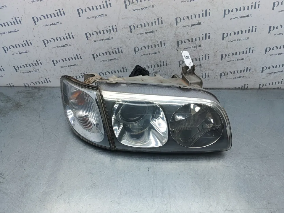 Pomili Fanaleria Hyundai Traject 92102-3AXXX faro anteriore destro con freccia usato