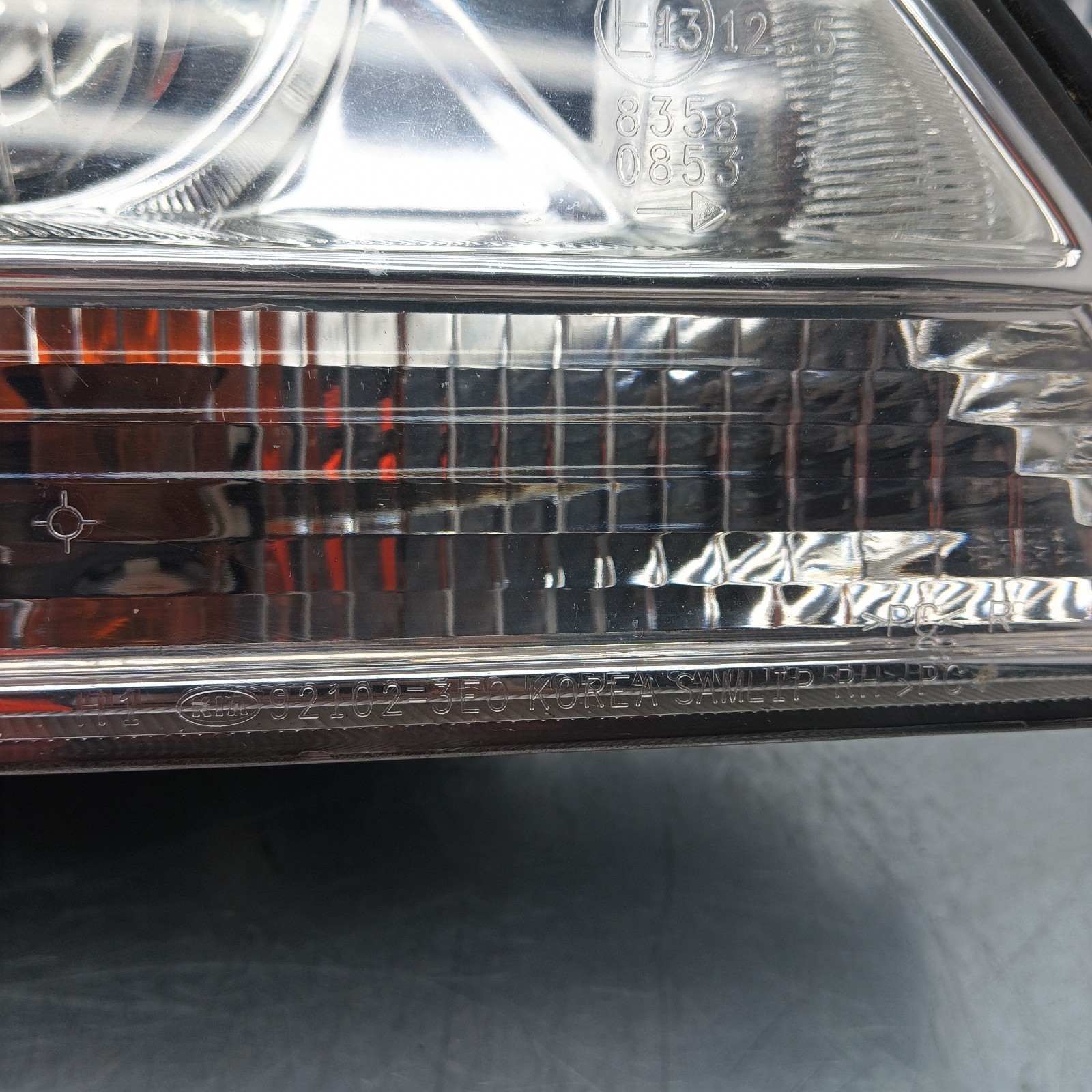 Pomili Fanaleria Kia Sorento 2002-2006 faro anteriore destro usato