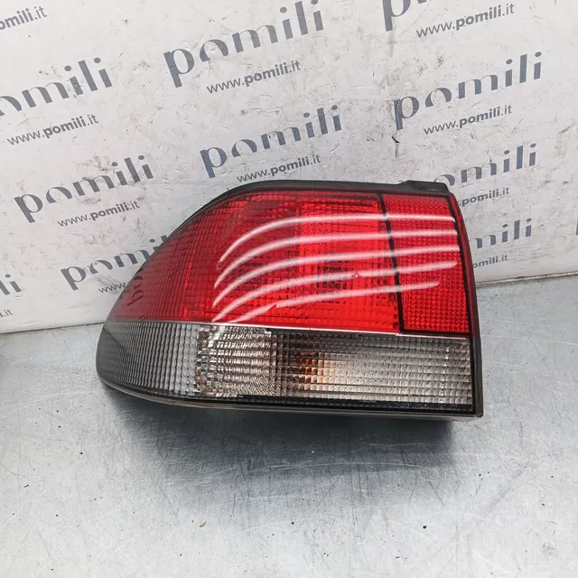 Pomili Fanaleria Fanale posteriore Saab 900 II Cabrio sinistro usato