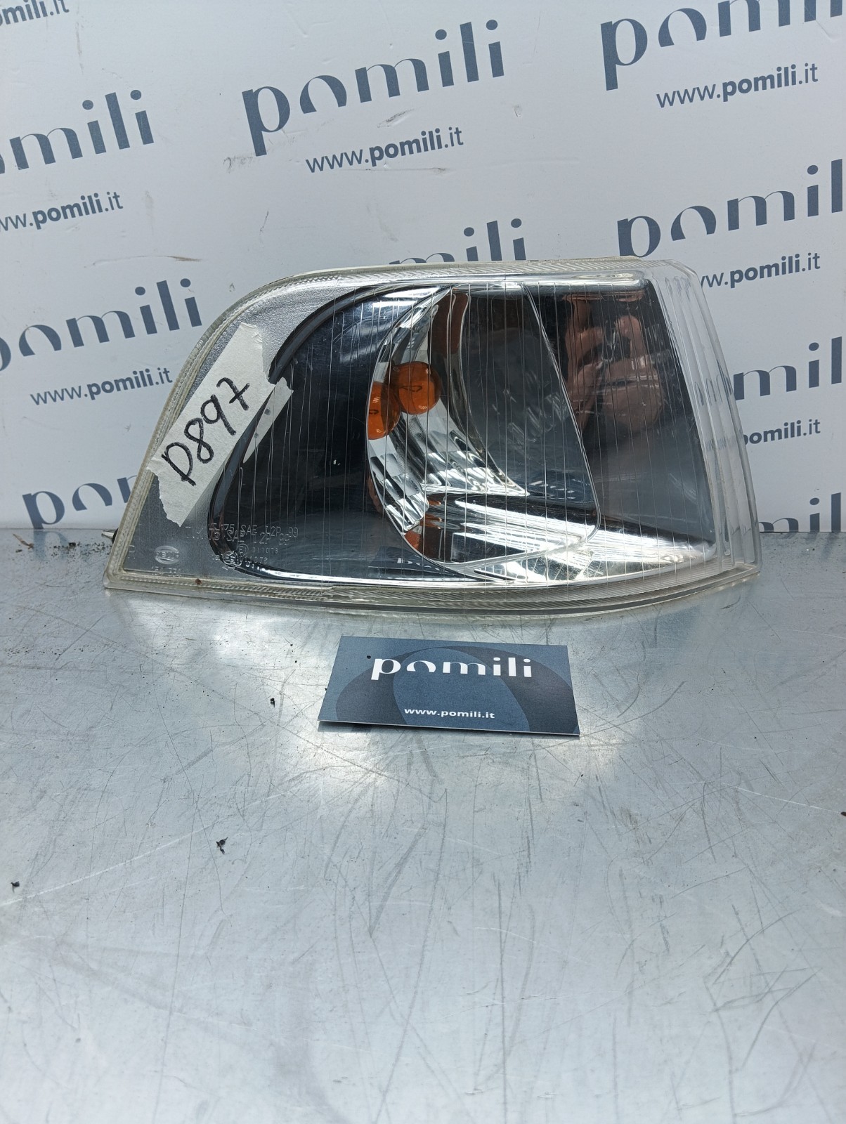 Pomili Fanaleria Freccia anteriore sinistra Volvo V40 (1995-2004) TVK75SAEI2P99 usata
