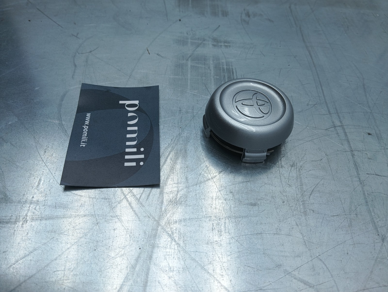Pomili Altro auto Toyota Yaris 42603-0D010 coprimozzo nuovo OEM