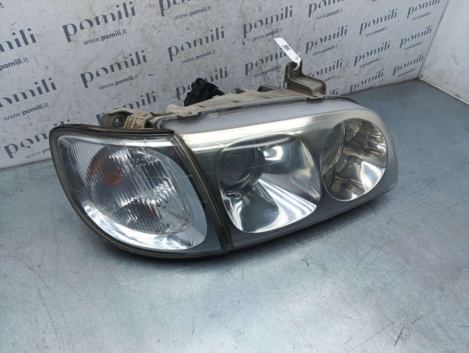 Pomili Fanaleria Hyundai Traject 92102-3AXXX faro anteriore destro con freccia usato