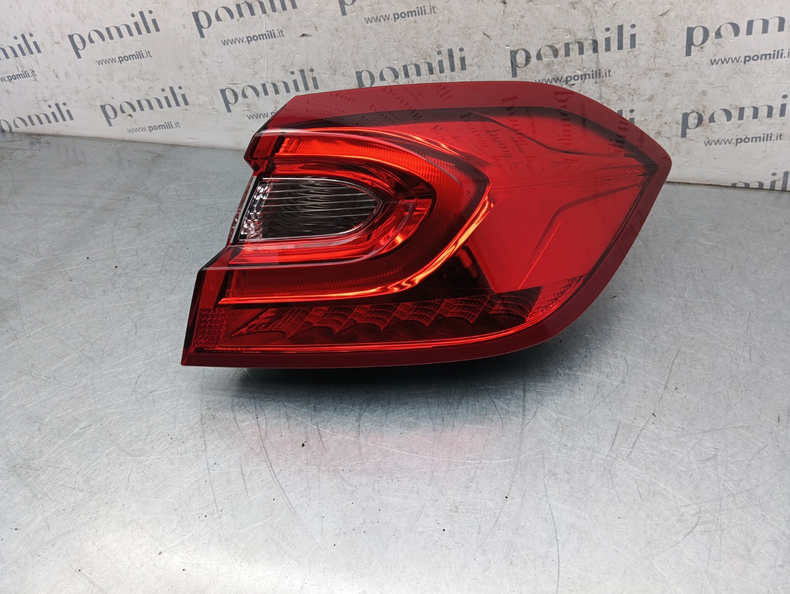 Pomili Fanaleria fanale posteriore destro Ford Fiesta H1BB13404BK usato