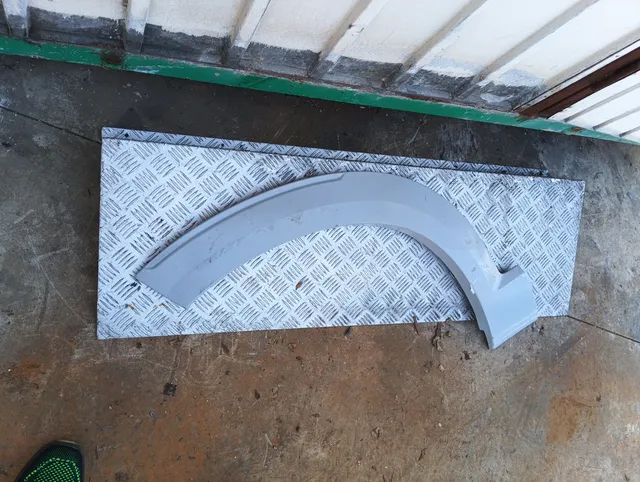 Pomili Lamierati esterni parafango anteriore sinistro Volvo XC90 II 31399460 usato