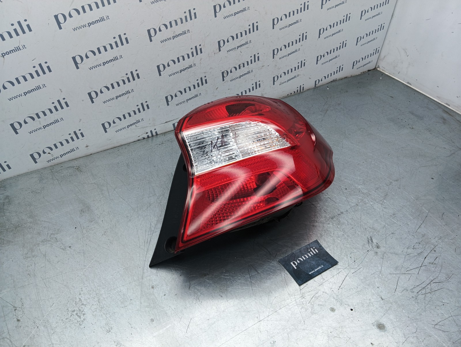 Pomili Fanaleria Ford KA+ J7BB-13404 fanale posteriore destro usato
