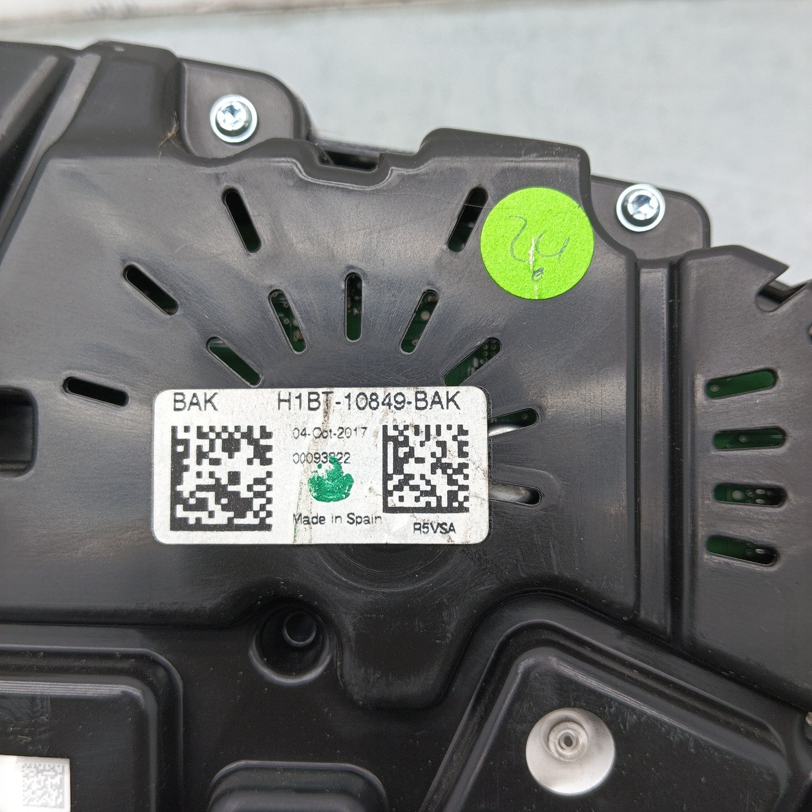 Pomili Rivestimenti interni e parti interne Quadro strumenti Ford Fiesta VII H1BT-10849-BAK usato