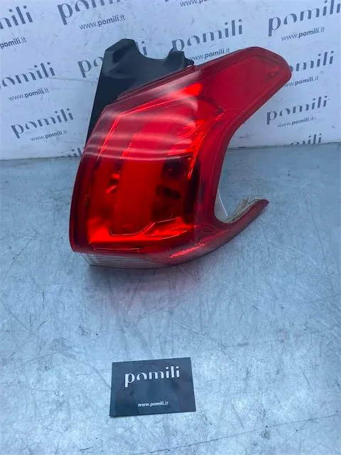 Pomili Fanaleria Peugeot 2008 fanale posteriore esterno S002