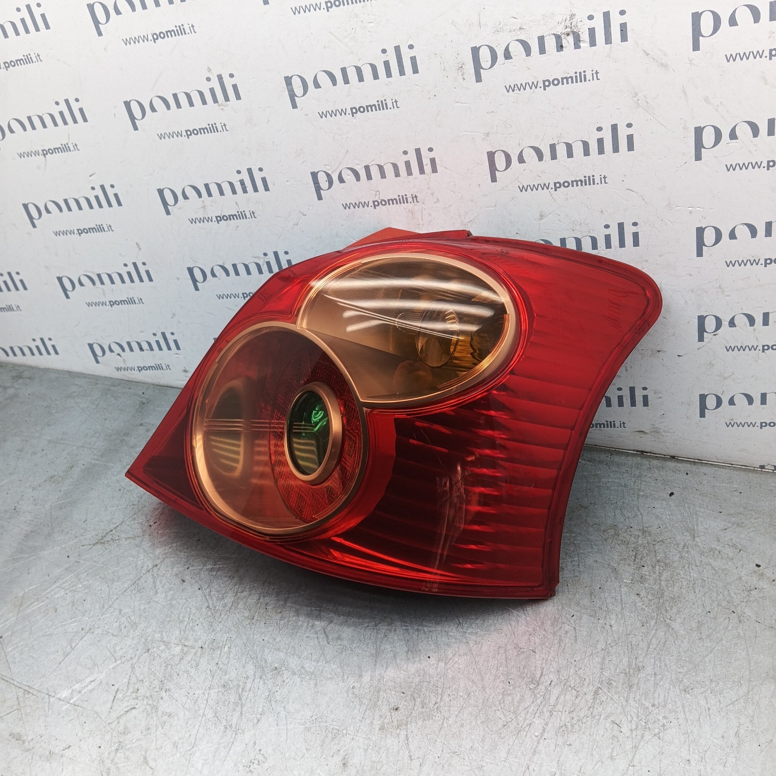 Pomili Fanaleria Toyota Yaris Sport II fanale posteriore destro 81561-52500 usato