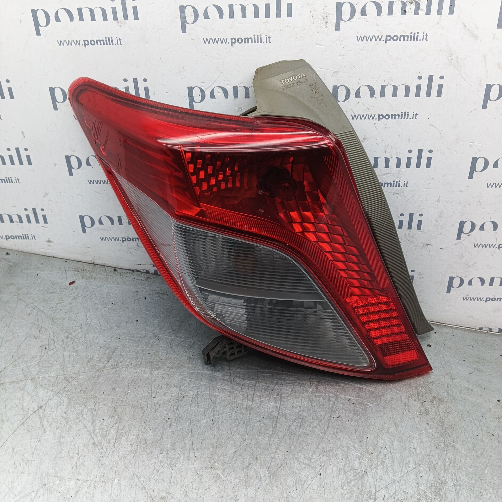 Pomili Fanaleria Toyota Yaris III fanale posteriore sinistro 81561-0D370 usato