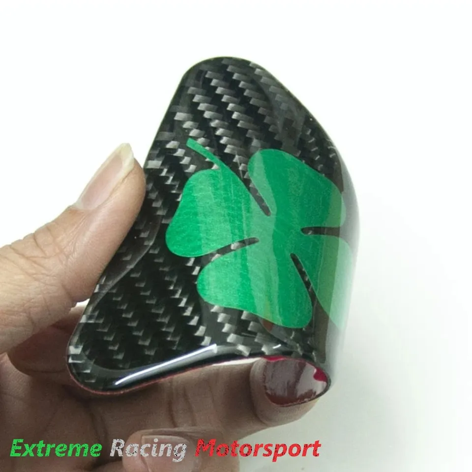 Xtreme Racing Quadrifoglio stemmi resina Carbon Look coppia 9,5x8,7 cm