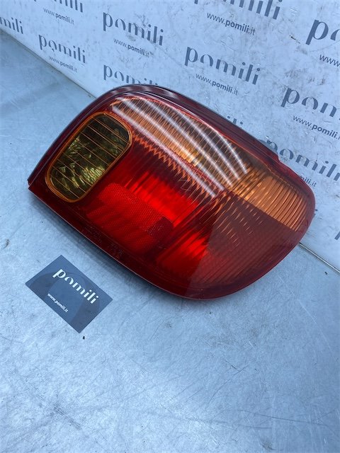 Pomili Fanaleria Toyota Yaris fanale posteriore destro