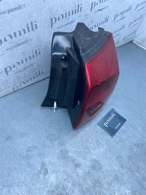 Pomili Fanaleria Peugeot 4007 fanale posteriore esterno destro