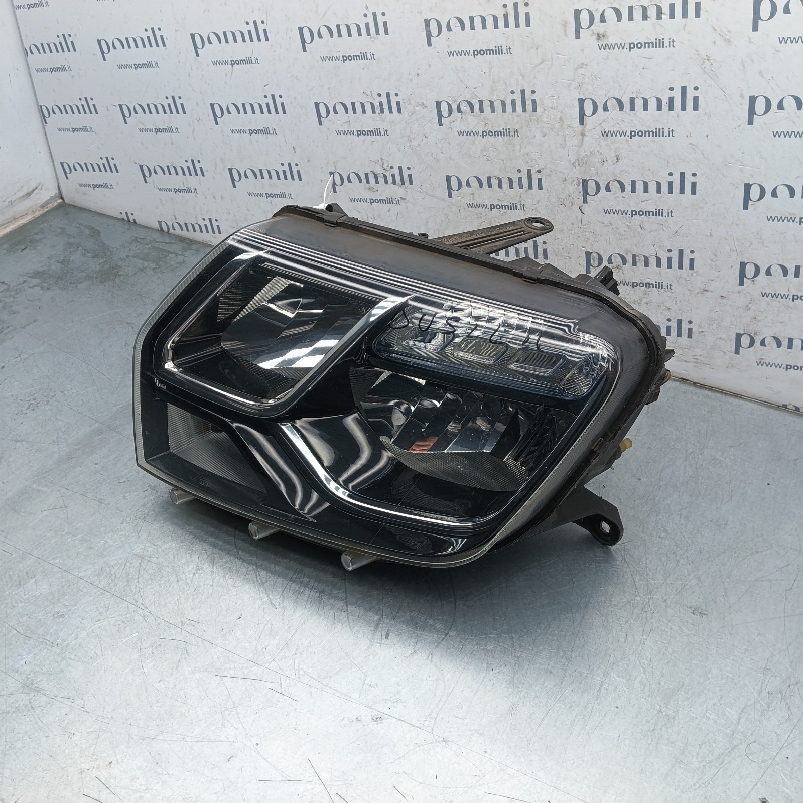 Pomili Fanaleria Dacia Duster II faro sinistro 260609367R usato