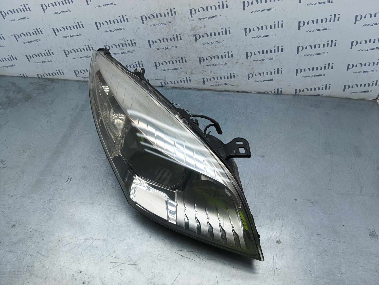 Pomili Fanaleria Renault Megane III faro anteriore destro usato 260100017R