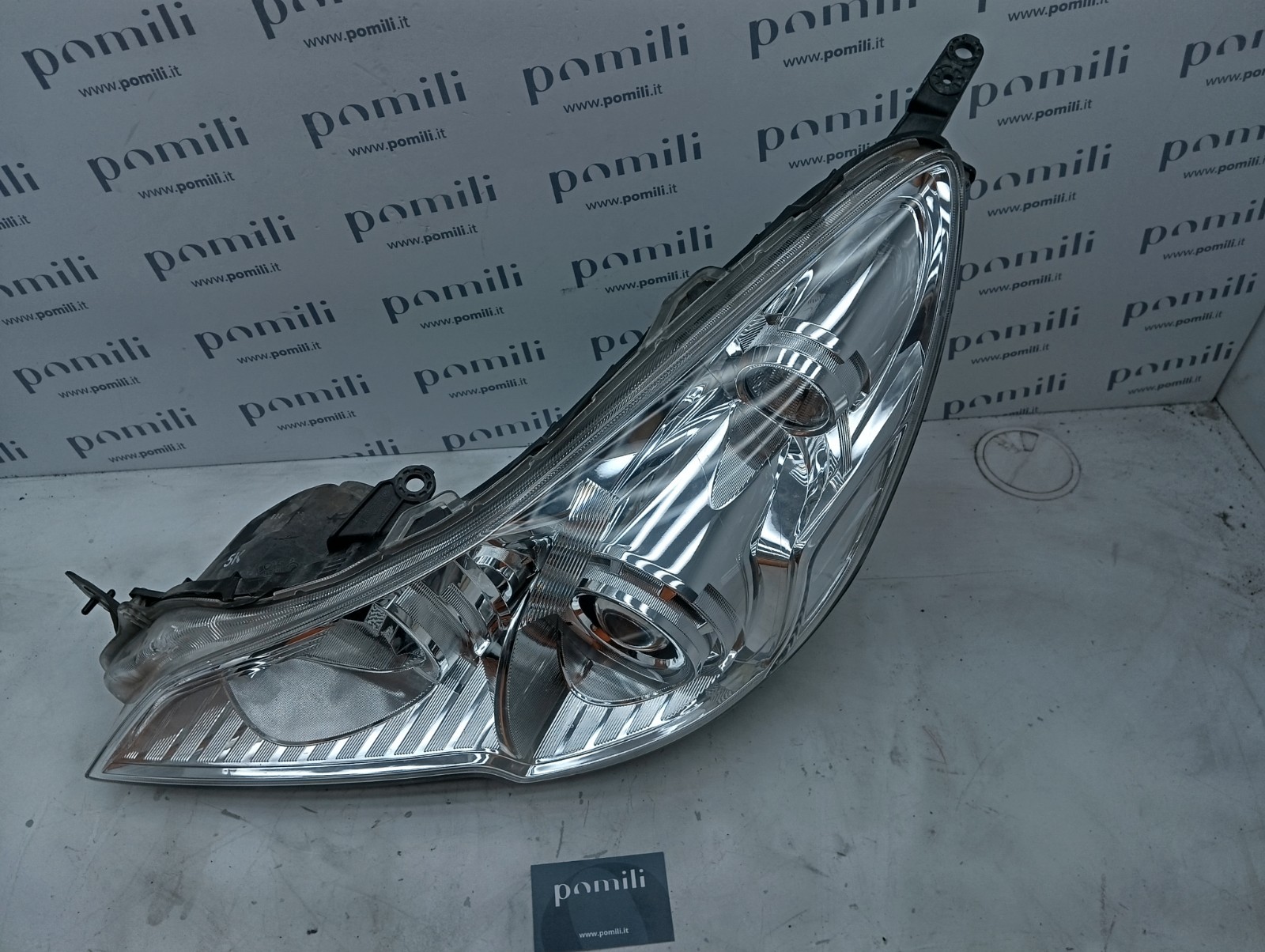 Pomili Fanaleria Outback 10020064 faro anteriore sinistro usato