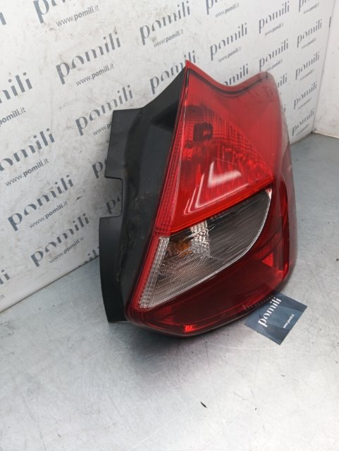 Pomili Fanaleria Ford Focus CB8 fanale posteriore destro