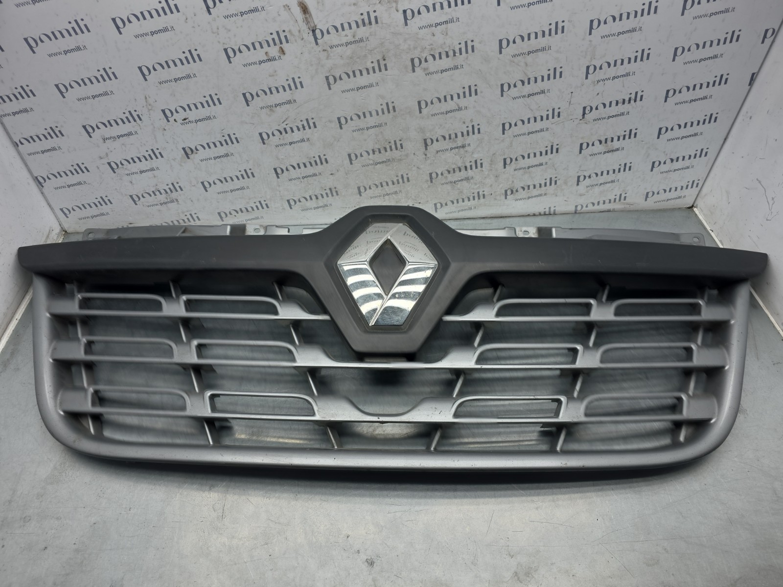 Pomili Motore e cambio con supporti Renault Master III 623102803R griglia radiatore usata