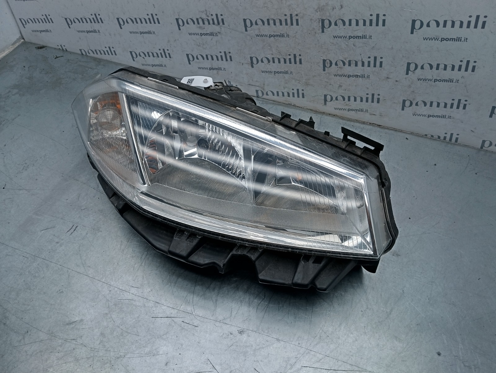 Pomili Fanaleria Faro anteriore Renault Megane II 89307000 destro usato